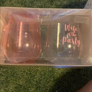 Stemless wine glasses